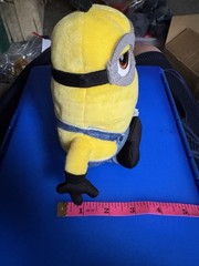 Illumination’s Minions: The Rise of Gru Small Tactile Plush KEVIN Squeeze Me! 9″