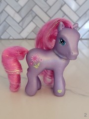 VTG 2002 G3 My Little Pony Petal Blossom Shimmery Figure With Super Long Glitter