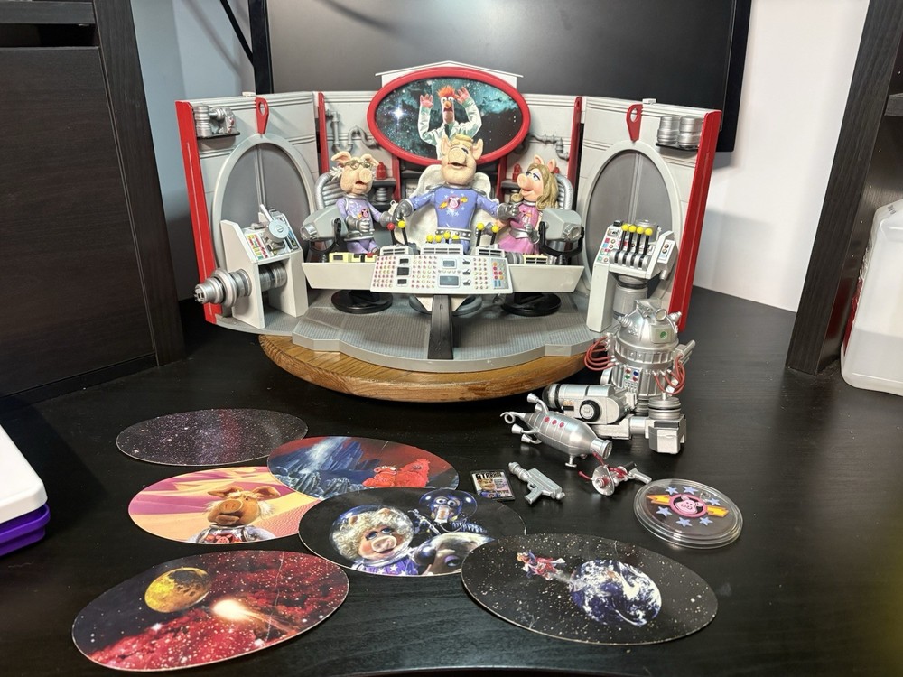 Palisades Muppets Pigs in Space Playset Miss Piggy Link Strangepork 3 Figures +