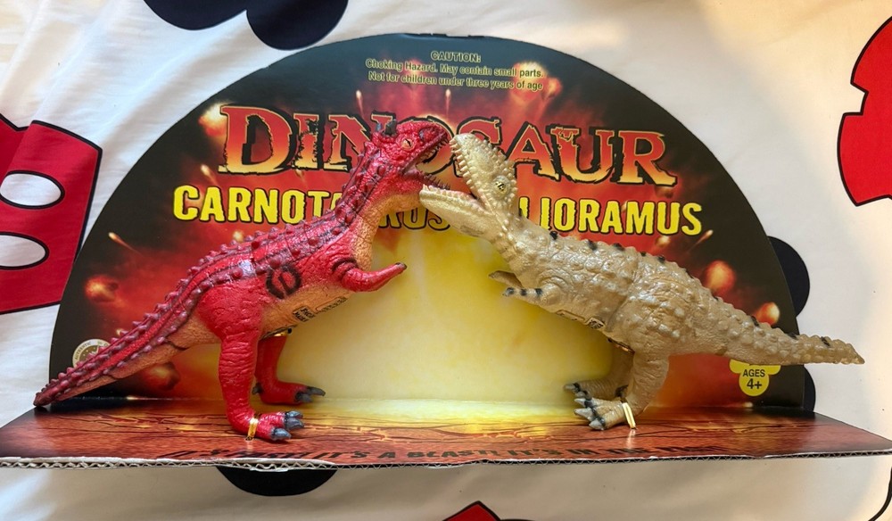 Disney Animal Kingdom Dinosaur Carnotaurus vs Alioramus Rubber Latex Battle Set
