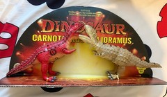 Disney Animal Kingdom Dinosaur Carnotaurus vs Alioramus Rubber Latex Battle Set