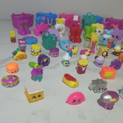 SHOPKINS Lot of 90 Characters Mixed Seasons + 6 Totes 2 Sizes