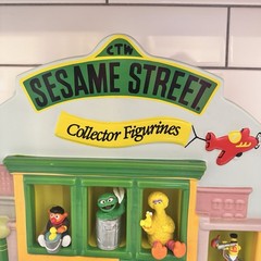 Vintage 1986 Applause Sesame Street PVC Figure Display With 21 Figures. Rare.