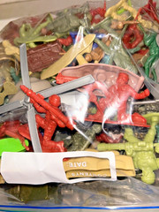 army men 1 pound 8 ounces assorted men and props see below