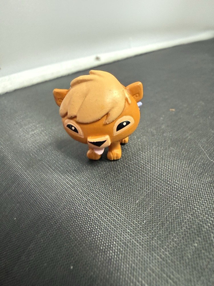 Animal Jam Mini Figure Lion Series 1 – 1-8 Orange W/accessorie