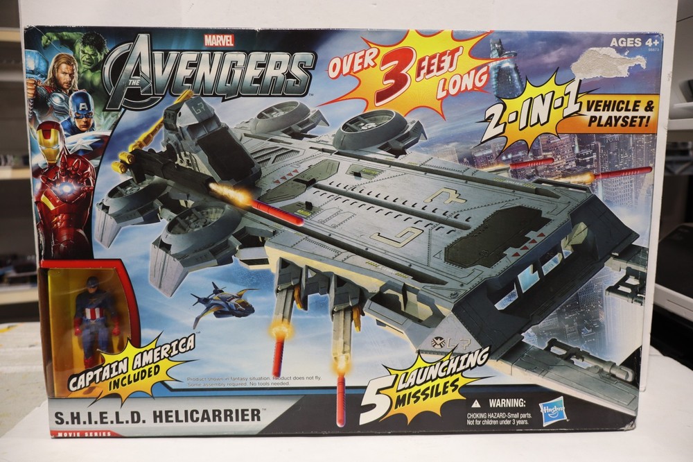 Avengers S.H.I.E.L.D. Helicarrier w/ Captain America 2011 Shield Marvel