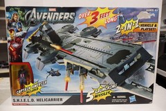 Avengers S.H.I.E.L.D. Helicarrier w/ Captain America 2011 Shield Marvel