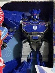 Transformers Earthspark Soundwave 2 in 1 Deluxe Class Figure – NEW IN BOX