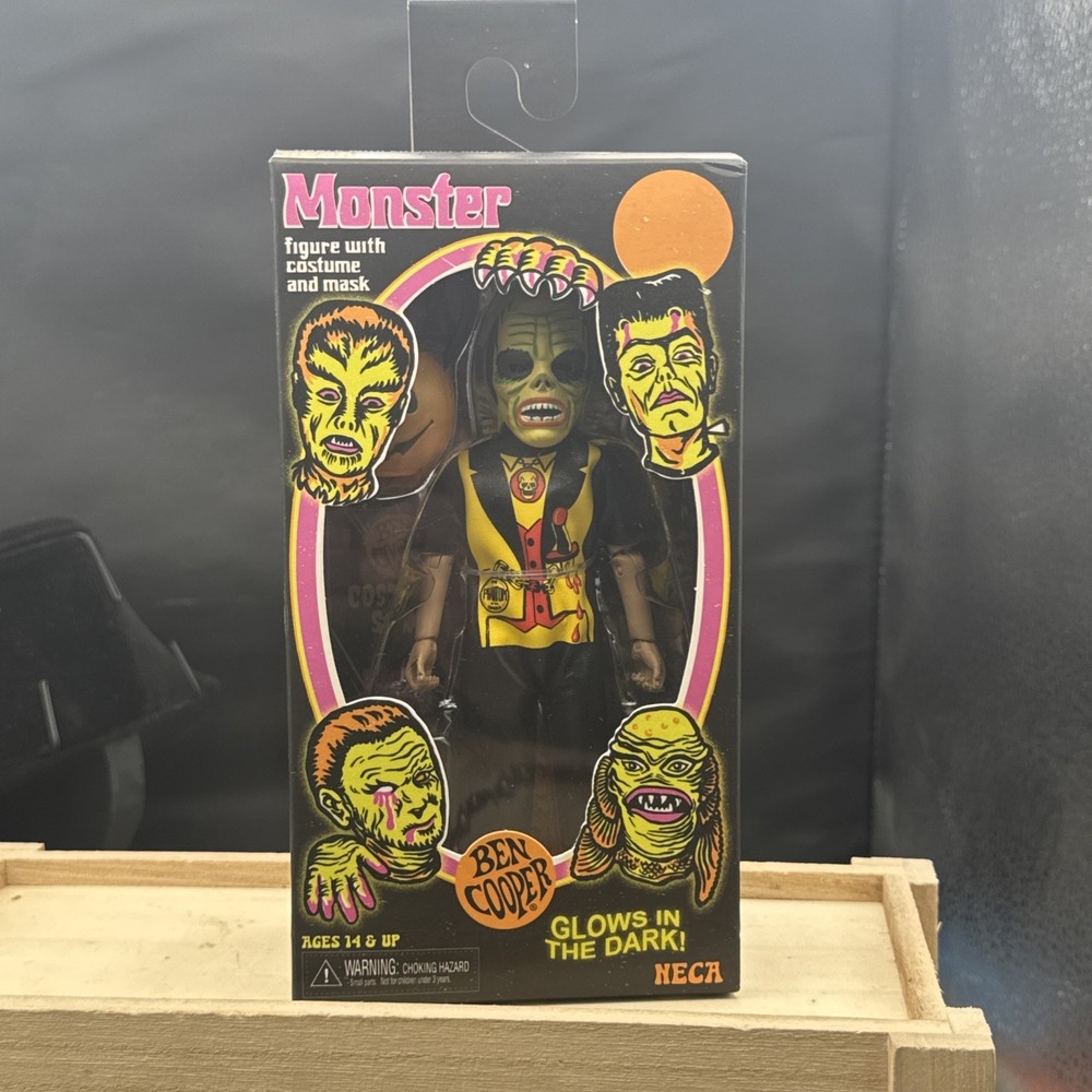 Monsters – Ben Cooper Phantom with Mask and Pumpkin Bucket -Glows In The Dark !
