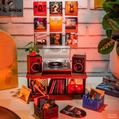 MGA’s Miniverse Real Music Record Player Mini Collectibles Mini Playable Record