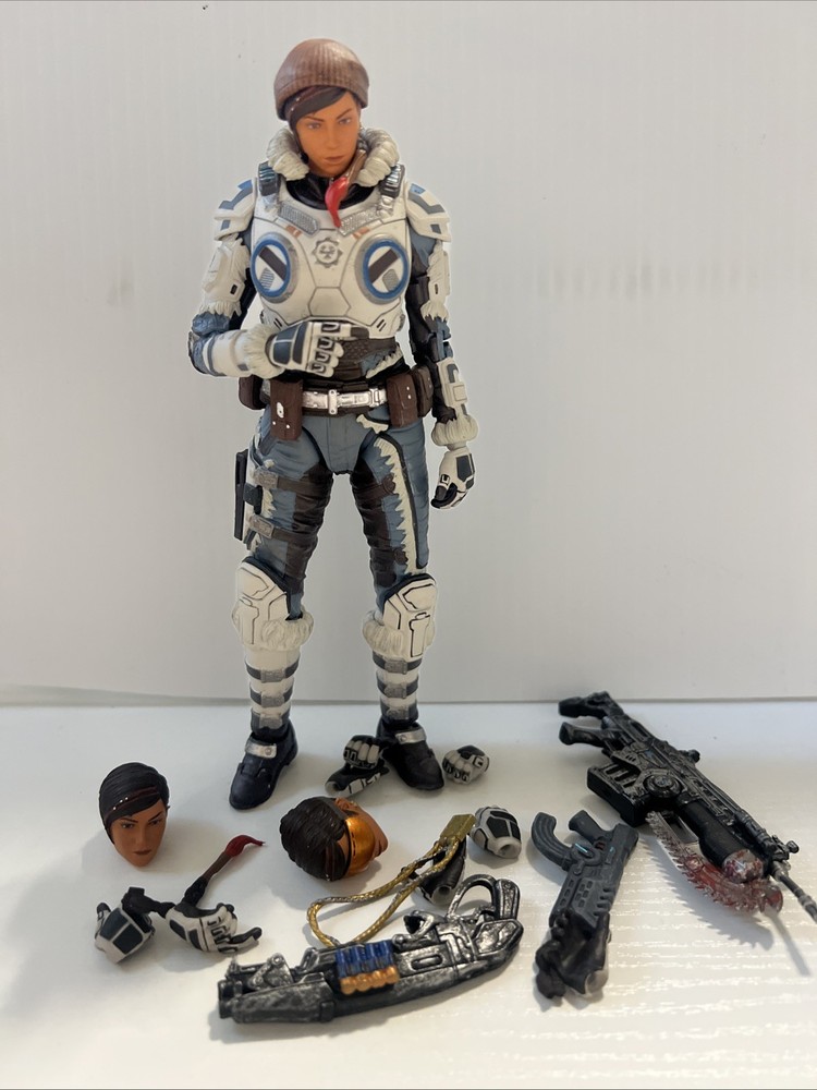 Storm Collectibles Gears of War 5 Kait Diaz Winter Armor Figure
