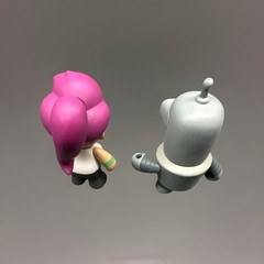 Kidrobot Futurama Series 1 Bender 1/16 + Kidrobot Futurama Mini Series 1 – Leela