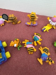 Lot of Vintage 80’s 2″ Tall Garfield Figures PVC with vehicles