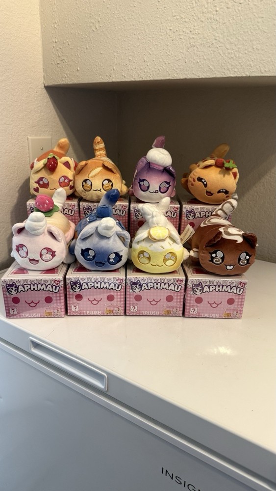 Aphmau MeeMeows 6″ Mystery Plush Bakery – Complete Set 8 Cats