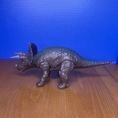 Express Armored Saurus Triceratops DX Deluxe Sound Dinosaur Transforming Robot
