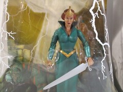 MOTU CLASSICS MASTERS OF UNIVERSE MATTY COLLECTOR QUEEN MARLENA & CRINGER NEW