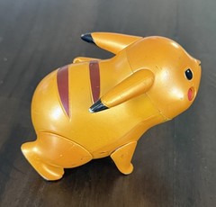 POKEMON SHINY MASTER QUEST PIKACHU FIGURE W/DUAL ATTACK BOLTS HASBRO *RARE* 2002