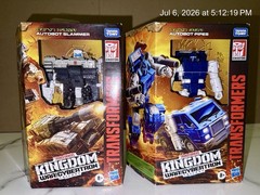 Transformers War for Cybertron Kingdom Autobot Pipes and Autobot Slammer