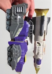 2004 TRANSFORMERS UNIVERSE ULTRA CLASS SOUNDWAVE WITH SPACE CASE COMPLETE