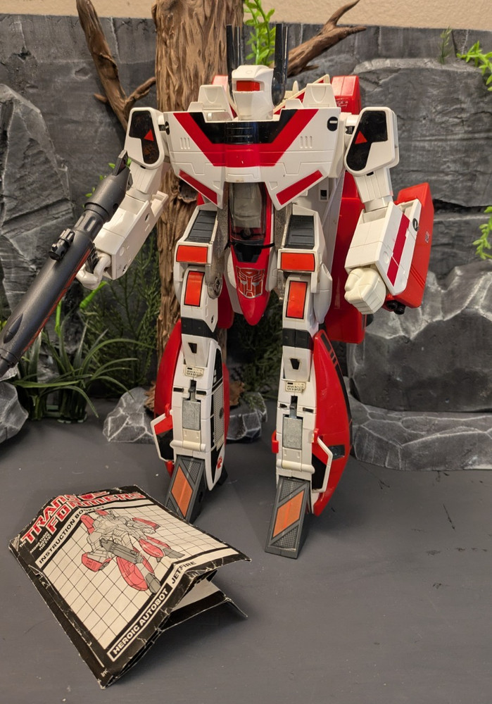 Transformers G1 Jetfire with paperwork and lots of parts – vintage 80s