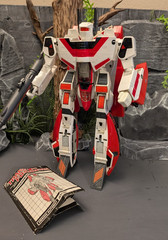 Transformers G1 Jetfire with paperwork and lots of parts – vintage 80s