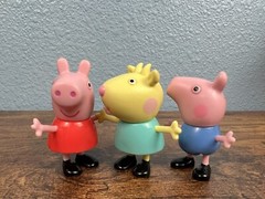 Brand New: Rare Gabrielle Goat (Italian), Free Gifts Peppa & George