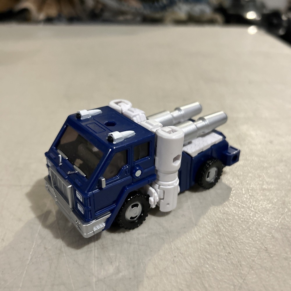Transformers Autobot Pipes Deluxe Class Kingdom War Cybertron – Complete