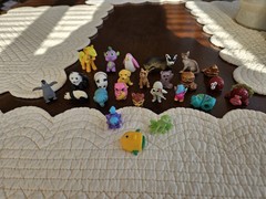 Lot of 25 Unbranded Small Animals, mixed lot. Varies.
