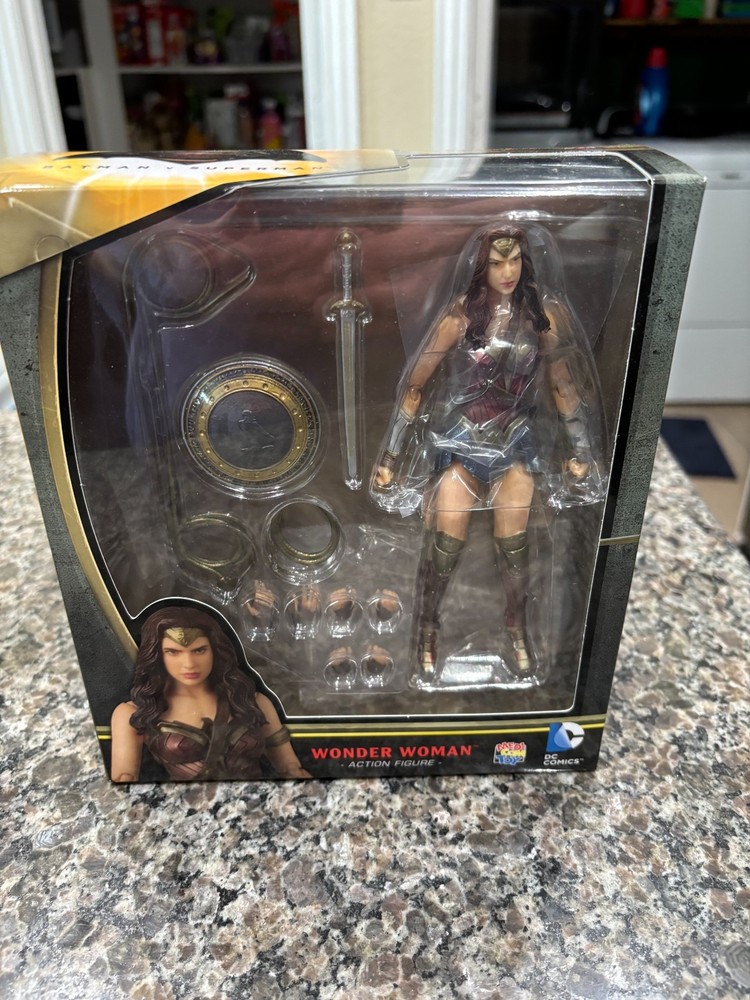 MAFEX WONDER WOMAN No.024 FIGURE BATMAN v SUPERMAN MEDICOM TOY NEW AUTHENTIC DC