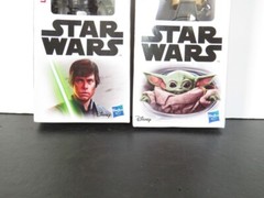 HASBRO STAR WARS Figures: Luke Skywalker b6333 & Mandalorian The Child F2832