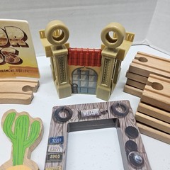 Pixar Cars RADIATOR SPRINGS WOODEN RACE TRACK Replacement Parts Sign Road Cactus