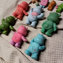 Lot (12) Care Bears 1980s Era Vintage 3.5″/2.5″ Plastic Dolls w Collector’s Case
