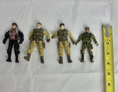 Military Soldier Action Figure Collection Set of 4 Camouflage Uniforms Plastic