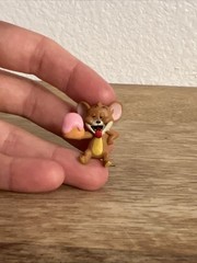 Jerry Mouse W/ Cake Tv Show Tom & Jerry Mini Under 1”Figure RARE PVC Toy