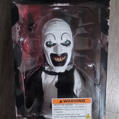 Mezco MDS Mega Scale Terrifier Art the Clown 15″ Talking Figure PRE-OWNED