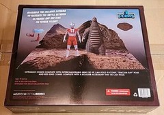 Mezco Toyz 5 Points – Ultraman and Red King Boxed Set – NEW