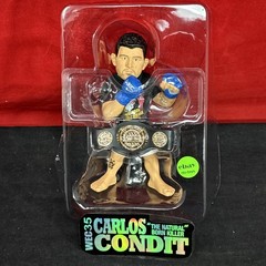 UFC Round 5 Carlos Condit WEC Limited Edition Series 11 Figure 1500 Loose 2012