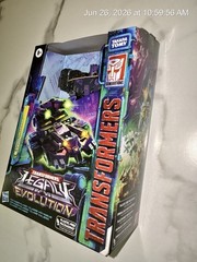 Comic Universe Tarn (Voyager Class) Transformers Legacy Evolution NIB