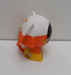 SKELANIMALS -2009 JAKKS – CANDY CORN DAX SKELANIMALS