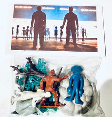 Close Encounters of the Third kind, ALIEN figures & scientist on Header Card