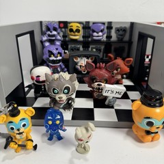 Five Nights at Freddy’s FNAF Figure Lot Diorama & Mini Figures Bundle Toy Set