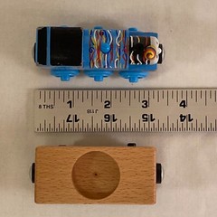 Thomas & Friends Wooden Railway Birthday Train Plus Cake Cargo Car Y4501 Magnet