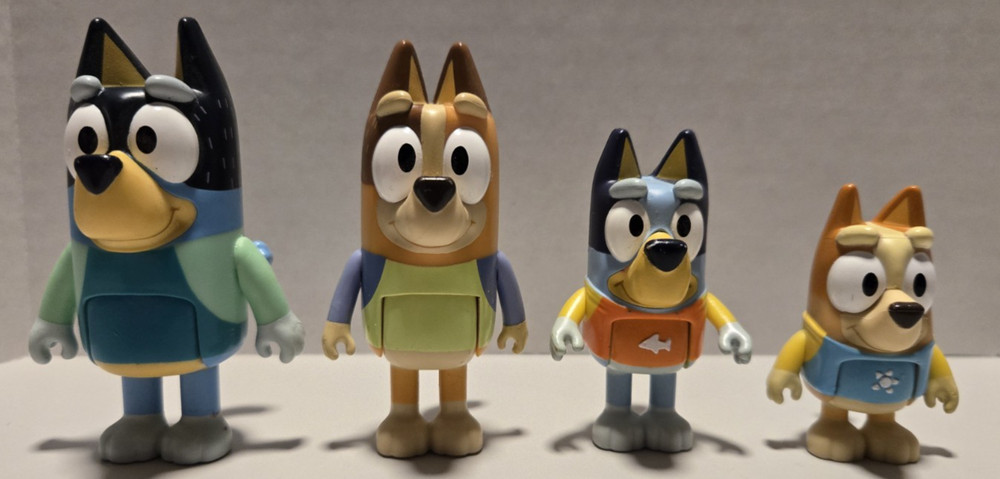 Bluey Mini Figures Family Beach Day 2-3″ Plastic Pre-Owned Loose NO ACCESSORIES
