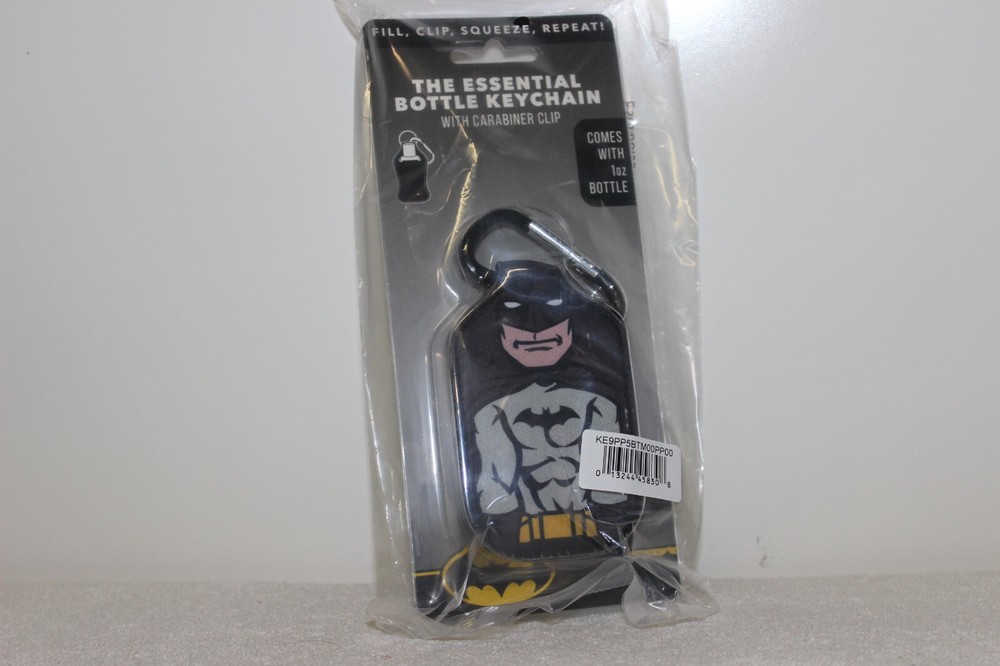 BATMAN ESSENTIAL BOTTLE KEYCHAIN WITH 1 OZ BOTTLE -NEW, SEALED-