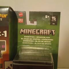 Minecraft – Flippin’ Figs – 2-in-1 – Enderman + Grass Block (Mattel Ages 6+)