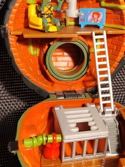 Vintage Teenage Mutant Ninja Turtles Leonardo’s Sewer Lair Mini Play Set 1994