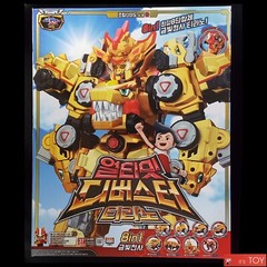Dino Core Season 3 ULTIMATE D-BUSTER TYRANNO Transformer Robot 8-Dinosaurs 2017