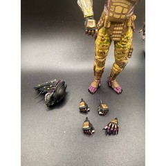 NECA Predator – ULTIMATE EMISSARY #2 No Rifle, has Extra Hands & Head, Pre Owned