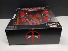Marvel Legends Venompool Deluxe Deadpool Target Exclusive Figure ( BOX DAMAGE )