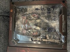 Threezero Optimus Prime Cybertron Mode Transformers Bumblebee DLX Action Figure